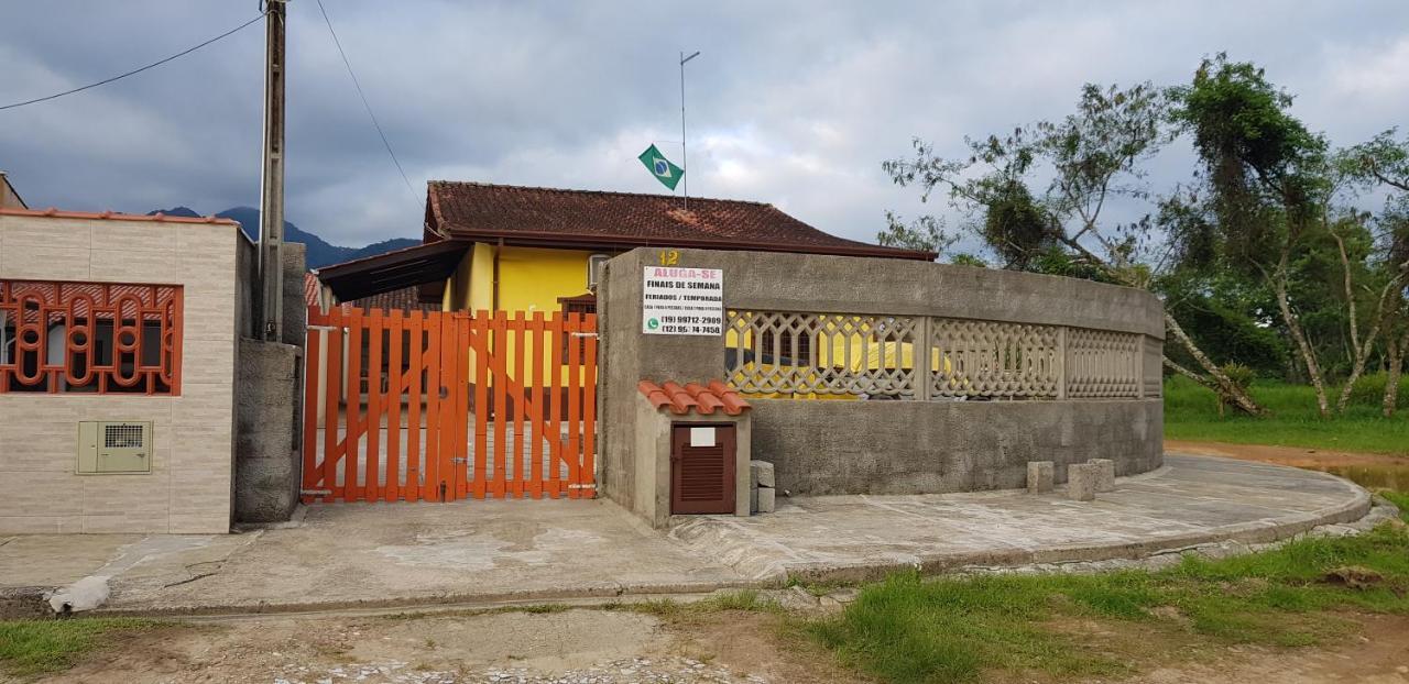 Casa de férias Casa Amarela De Maranduba 1 Ubatuba